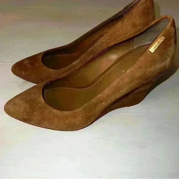 Calvin Klein Celeste pointy toe wedge heel brown suede 6.5 - Picture 5 of 5